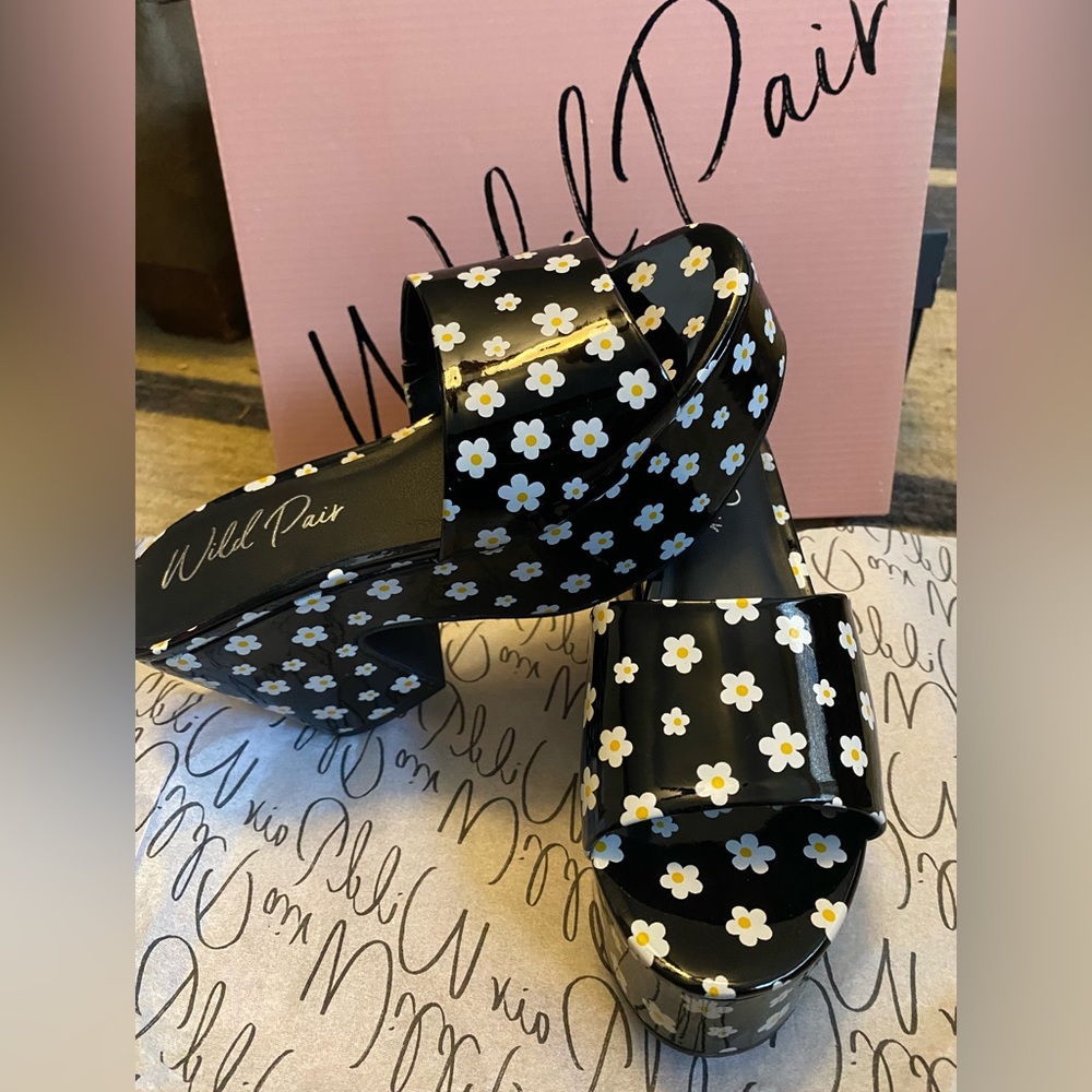 New Wild Pair Melborne Black Daisy Platform Slip-in Sandals - Picture 3 of 4